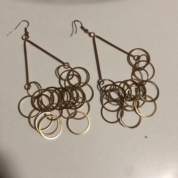 Gold dangle earrings - Picture 4 of 5